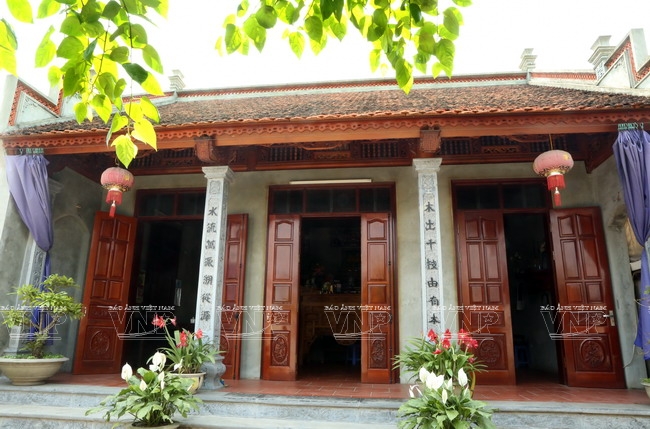 Ngôi nhà cổ, mái ngói 3 gian của gia đình Ông Nguyễn Hữu Nhượng ở thôn Phù Yên